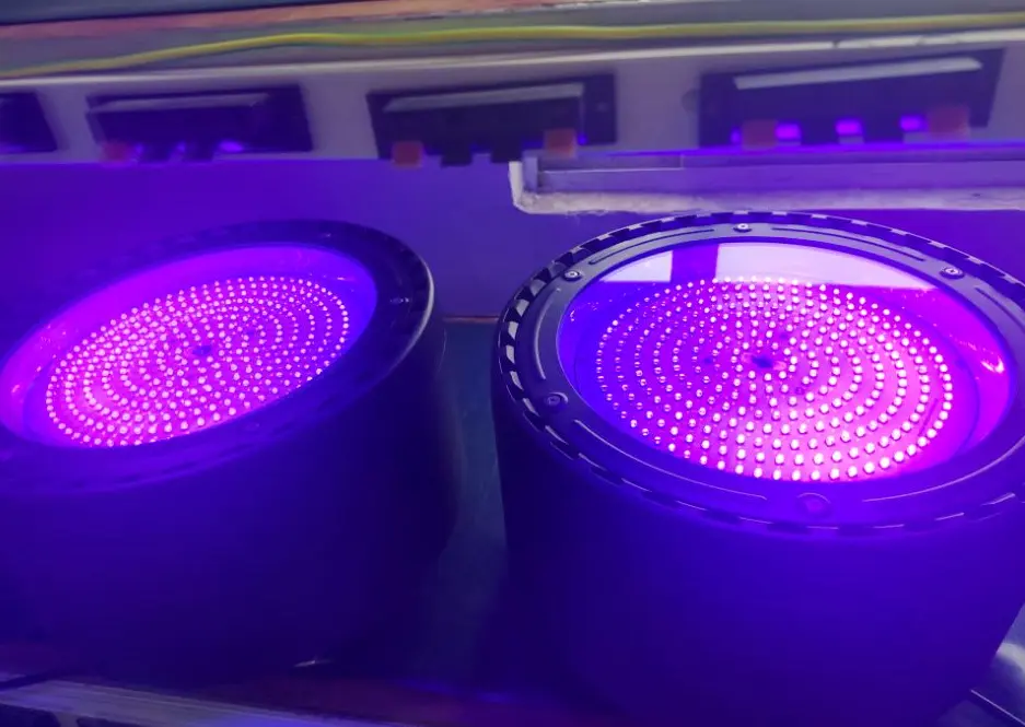 Uv LED-lampe til fotokemisk reaktion